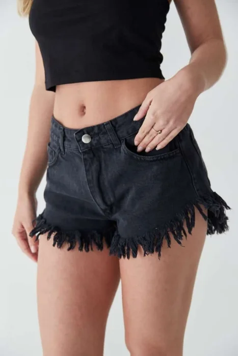 Short Mom Ara Negro Rigido Deflecado
