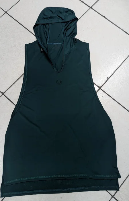 Musculosas con Capucha