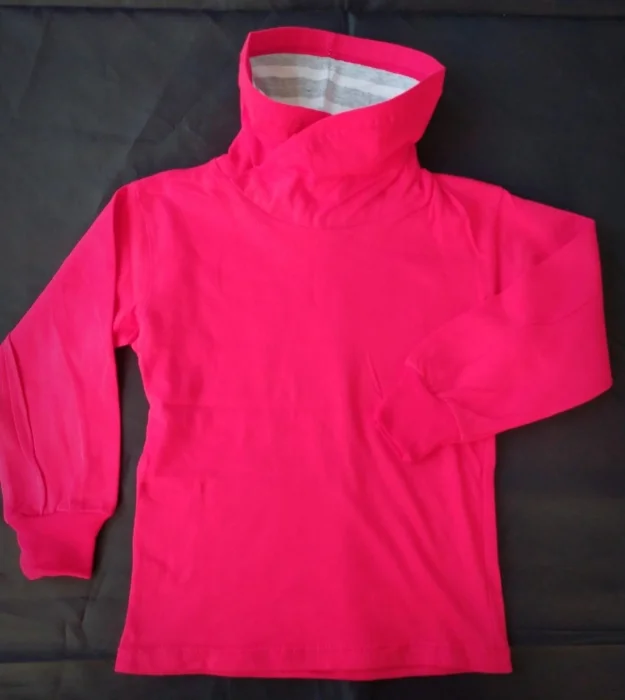 Remera con Cuello de Bebe
