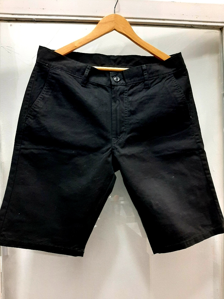 Bermuda Corte Chino de Gabardina - Imagen 2