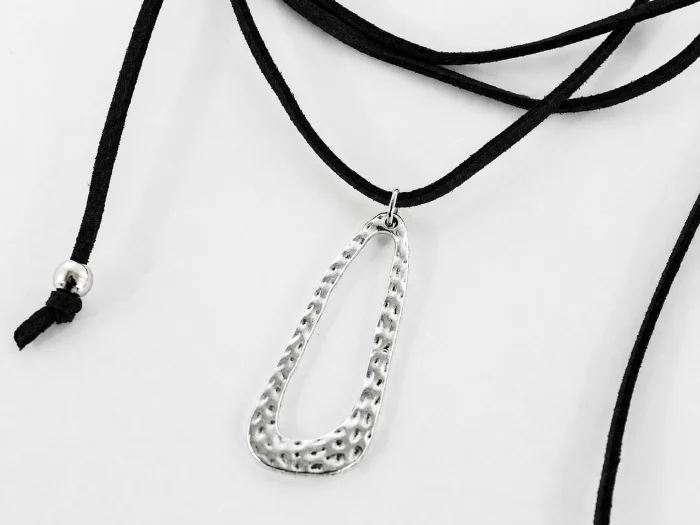Choker Gamuza con Dije Irregular