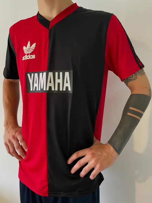 Camiseta Retro Newells ,homenaje a Maradona.