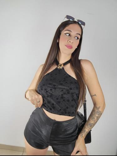 Top con Axesorio Tira Cuello