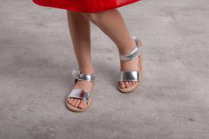 Sandalias Metalizadas Niña con Abrojo Eco Cuero Brillo Moderna Elegante Eventos - Miniatura 5
