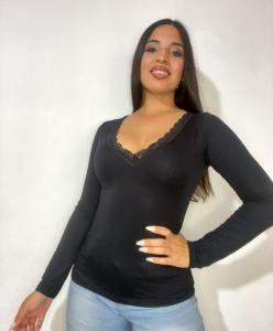 Remera con Puntilla