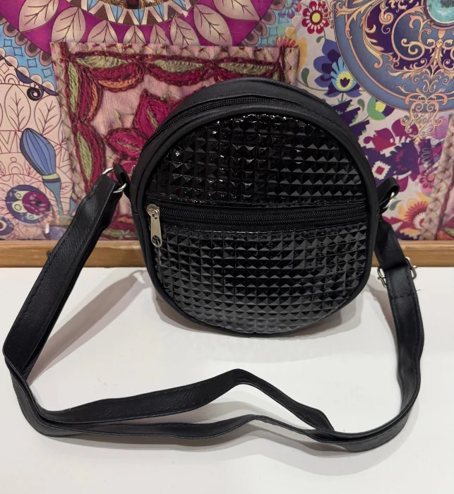 Mini Morral con Tachas de Cuero Ecologico