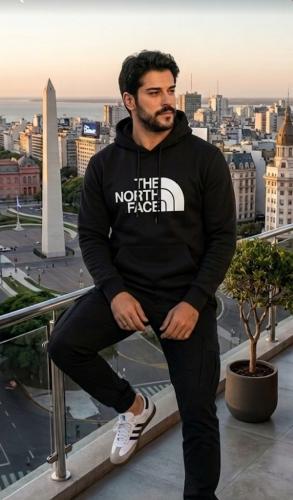 Buzos ,the N. T. Face y Otros