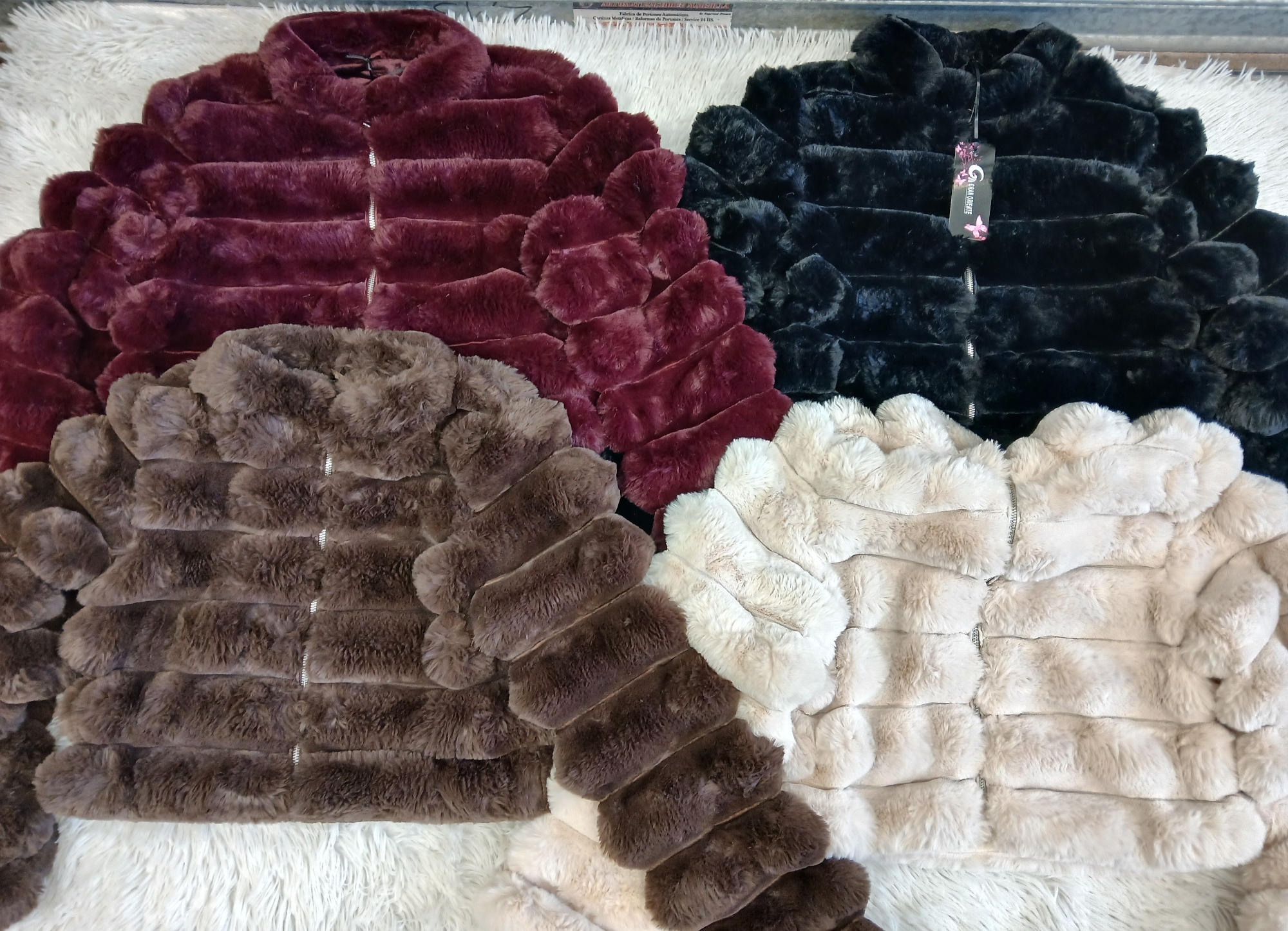 Campera Peluche con Cierre y Piel Interno - Imagen 2