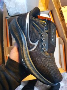 Nike Pegasus Premium Negro/gris - Miniatura 2