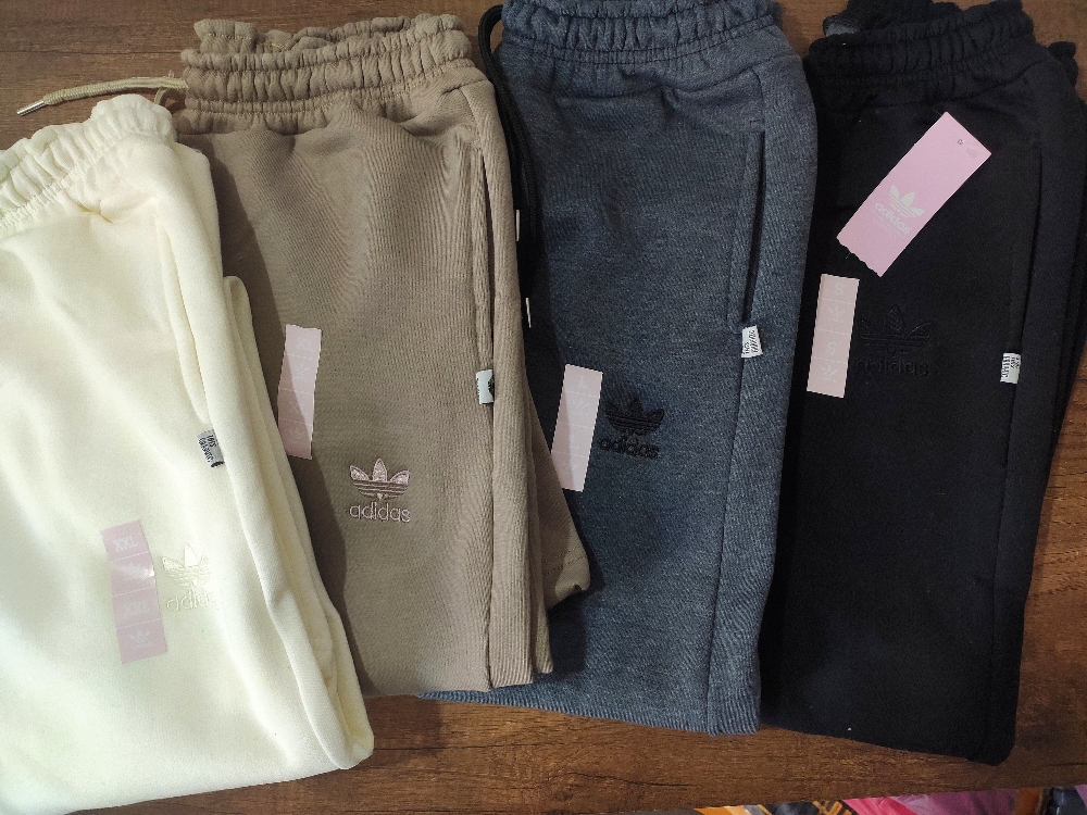 Pantalon Adidas Frisado Logo Bordado - Imagen 4
