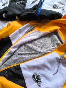 Campera Rompeviento con Red - Miniatura 5