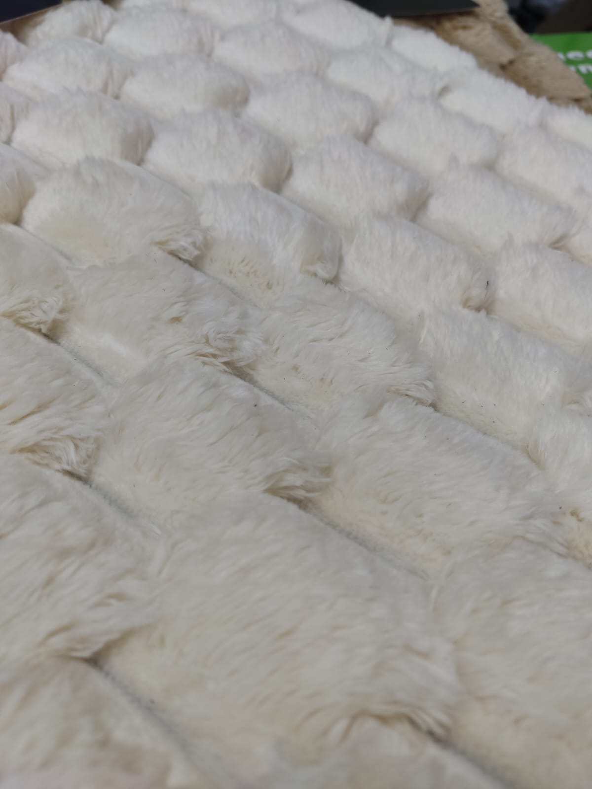 Alfombra Rectangular C/antideslizante 60x40 Nido Pompon - WhatsApp%20Image%202025-07-22%20at%2011.36.18%20AM.jpeg