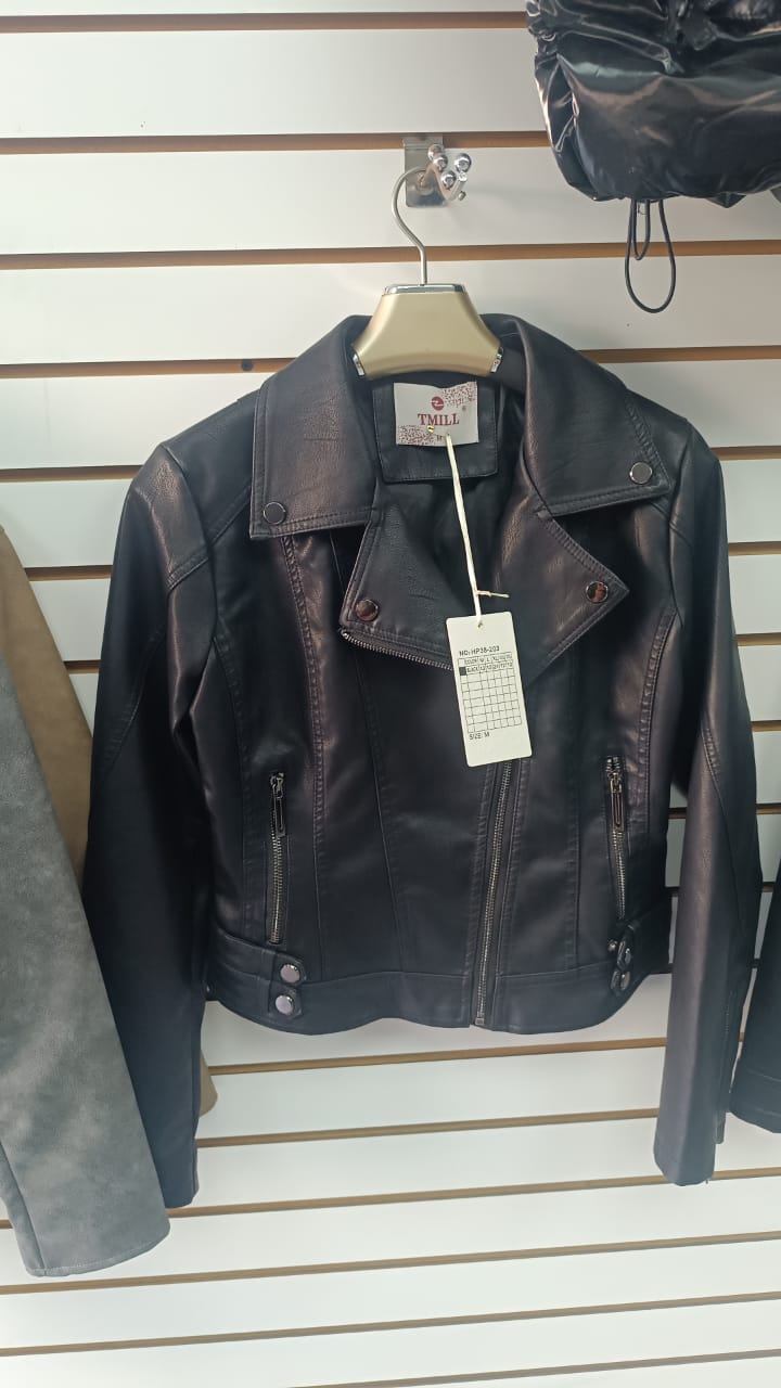 Campera Importada Eco Cuero Clasica - WhatsApp%20Image%202025-02-28%20at%207.17.23%20PM.jpeg