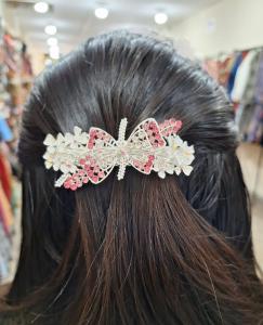 Broche G