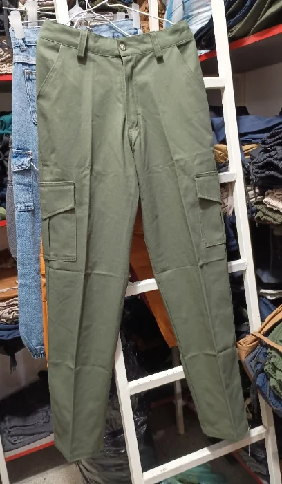 Cargo Gabardina Rígida
