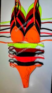 Bikini Triángulo con Less Regulable Taza Desmontable (125)