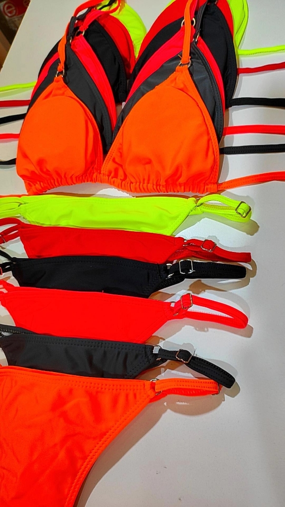 Bikini Triángulo con Less Regulable Taza Desmontable (125) - Imagen 5