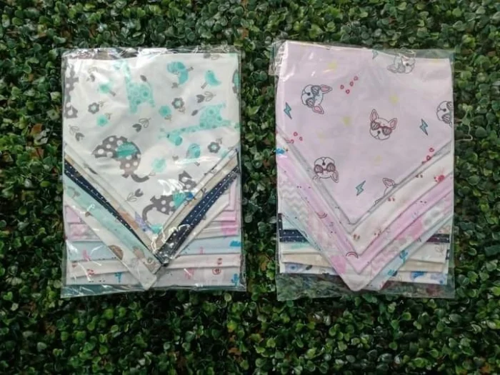 Baberos Bandana con Plásticos Atras
