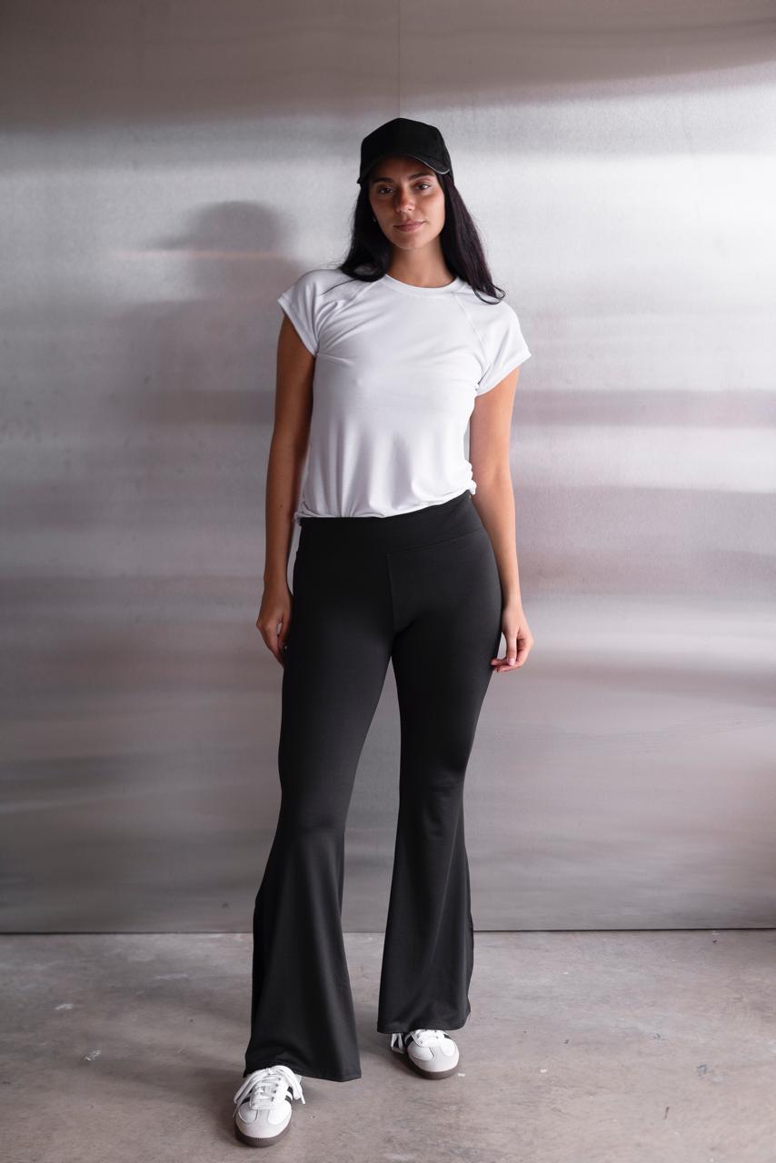 Calza Oxford de Lycra con Tajo Lateral - WhatsApp%20Image%202026-09-29%20at%2015.54.41.jpeg