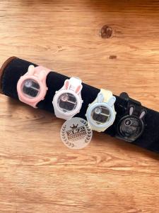 Reloj Digital Kawaii Conejo con Luz Resistente al Agua - Miniatura 2