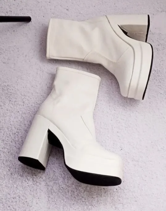Bota Plataforma Caña Corta  Bratz
