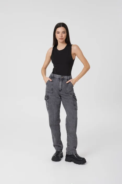 Jean Dama Cargo Negro Gastado Rigido