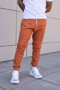 Concordia - Jogger de Gabardina Ladrillo