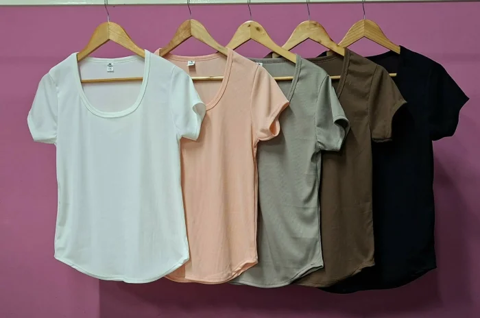 Remera en Cuello u