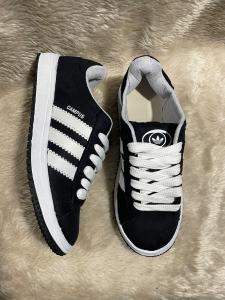 zapatillas adidas en la salada