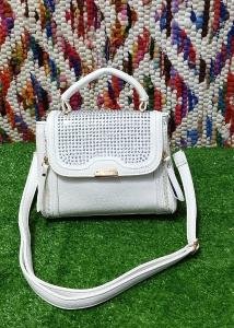 Carterita Morral con Stras de Cuero (pu)
excelente Calidad.