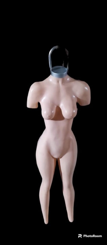 Maniquí de Mujer sin Brazos Colgante con Base y Soporte Metálico - Imagen 2