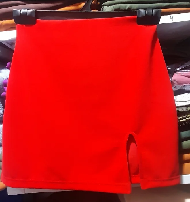 Pollera con Tajo de Crep Scuba