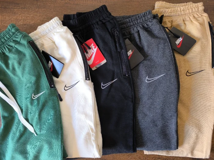 Pantalón Nike Frisado