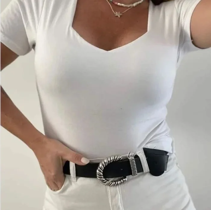 Remera con Escote Espejo Comun