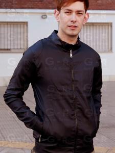 Campera Engomada con Cuello Mao