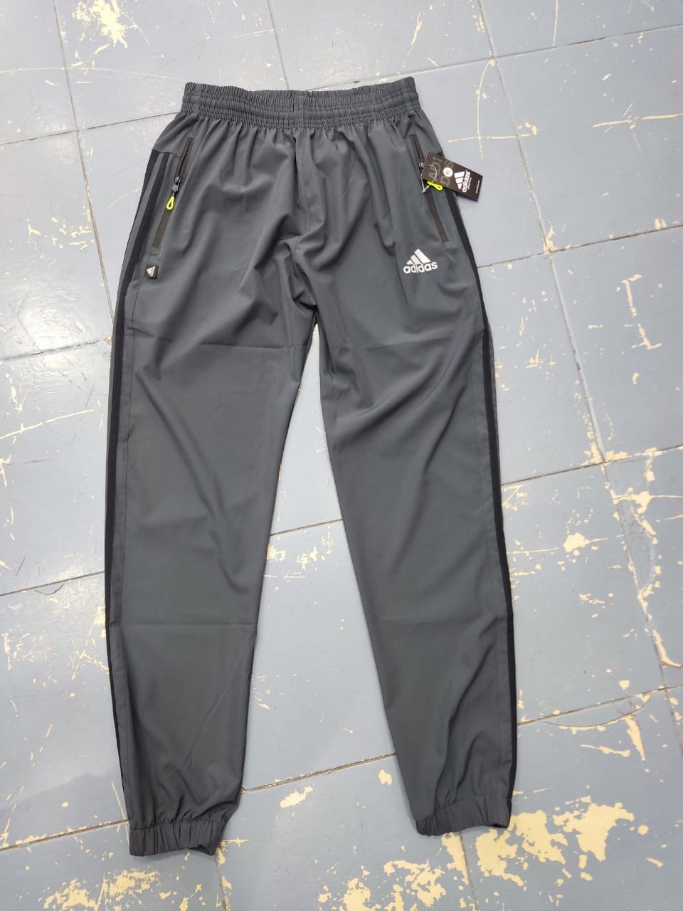 Pantalón Adida Calidad Premium - 275261e8-9f6a-4159-8e35-7541b64e82d4.jpeg