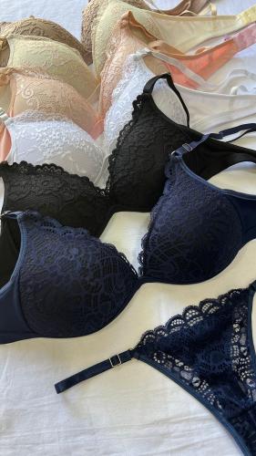 Triángulo Soft de Encaje Noelia
