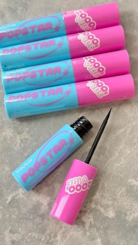 Delineador Liquido Negro de Ruby Rose