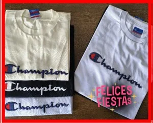 Remera Champion Logo Bordado con Relieve