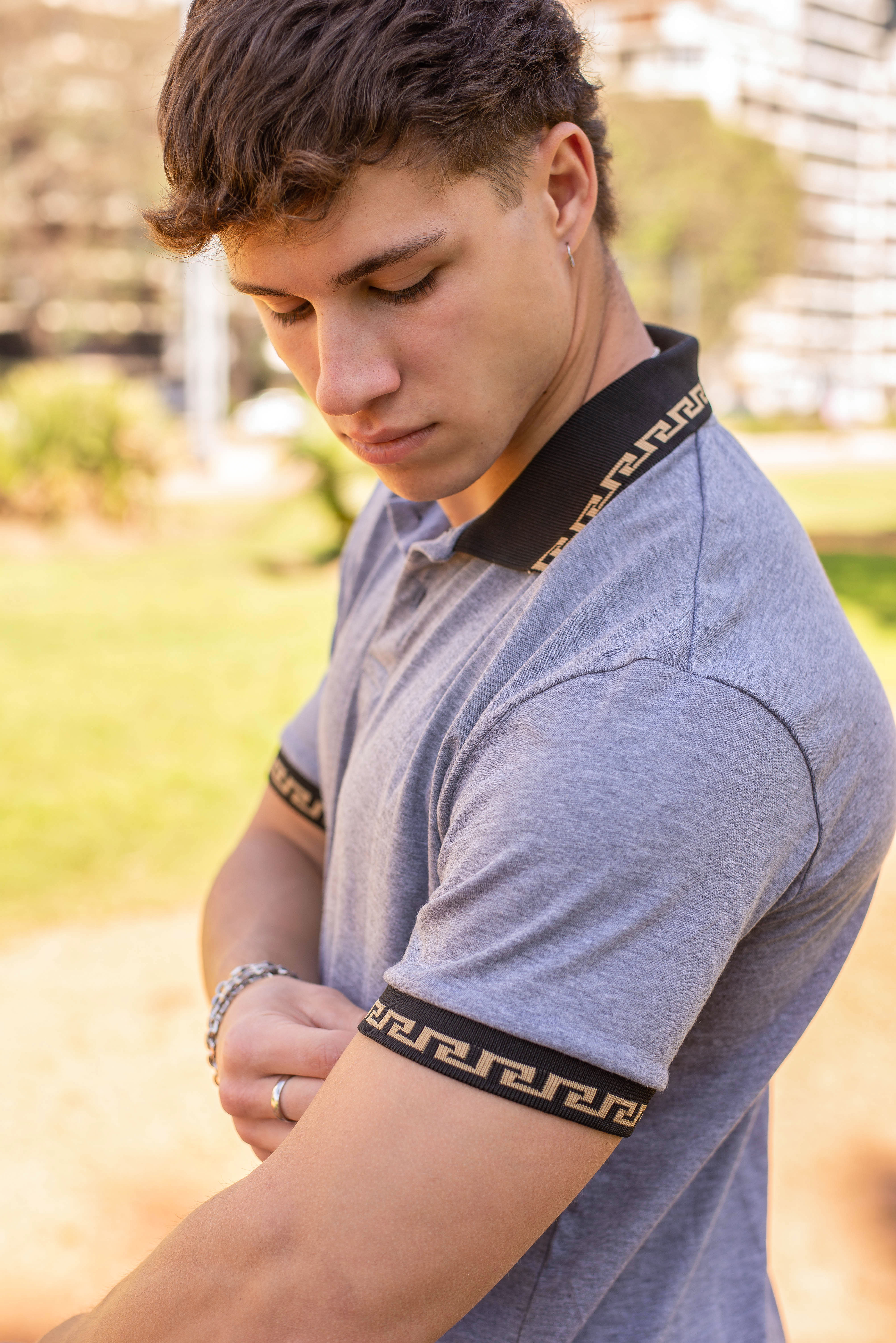 R59 - Chomba Algodon Detalle Versace Gris - CCJ36.jpg