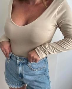 Remera Escote V con Costura Invisible Camil - Miniatura 4