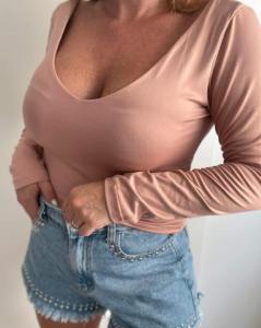 Remera Escote V con Costura Invisible Camil - Miniatura 5