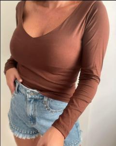 Remera Escote V con Costura Invisible Camil - Miniatura 6