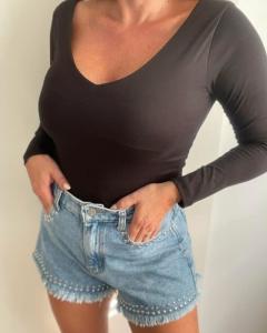 Remera Escote V con Costura Invisible Camil - Miniatura 7