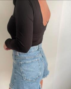 Remera Escote V con Costura Invisible Camil - Miniatura 8