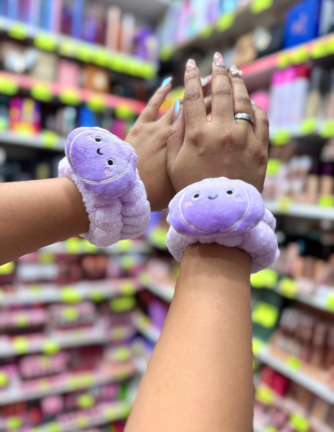Muñequera con Peluche de Skincare - Imagen 5