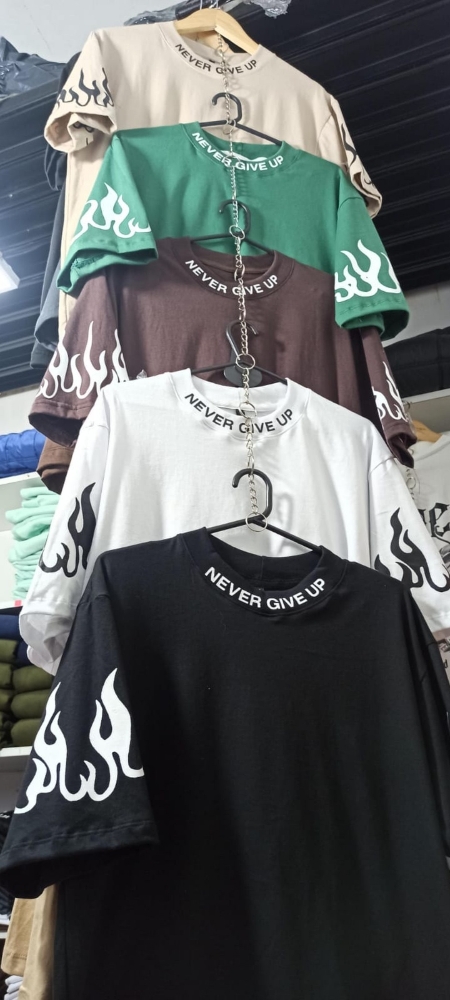Remera Oversize "never Give Up" - Imagen 3