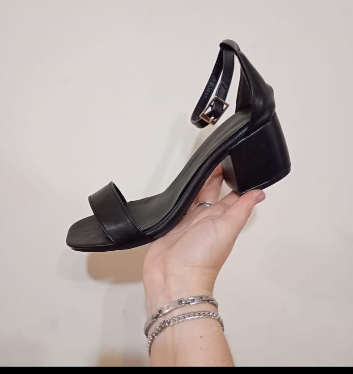 Sandalia Negro Pu 4cm - Imagen 4