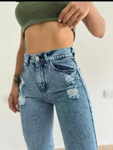Jean Mom con Rotura