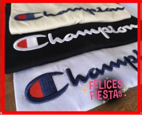 Remera Champion con Relieve